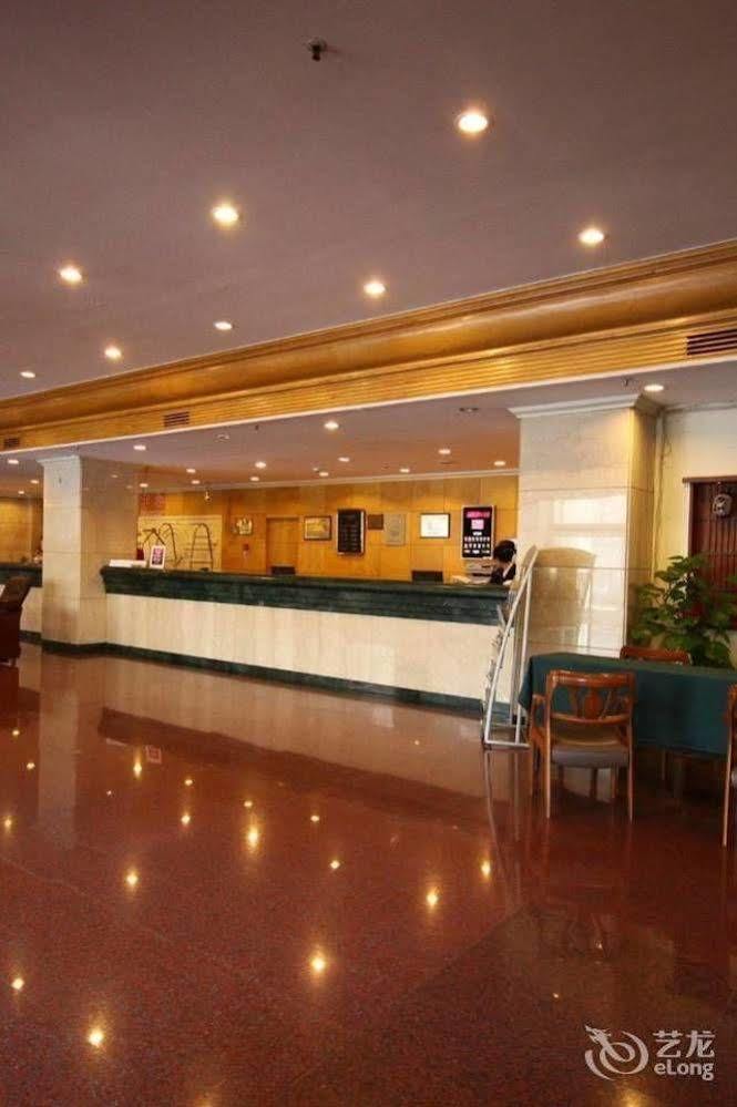 Hampton By Hilton Dalian Zhongshan Exteriör bild