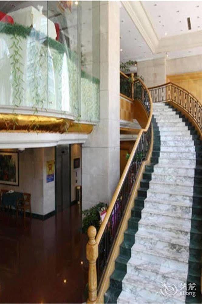Hampton By Hilton Dalian Zhongshan Exteriör bild